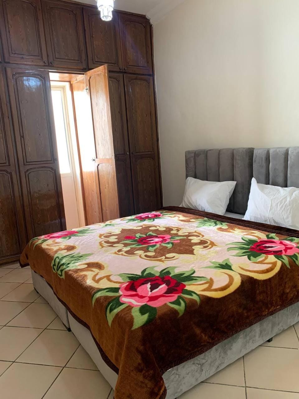 Bed, Living room, Photo of the whole room, Seating area, Bedroom, wardrobe