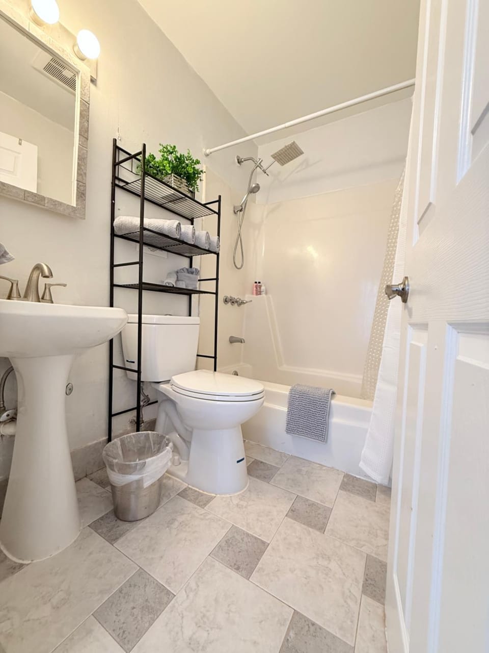 Shower, Toilet, Bathroom, Bath, towels