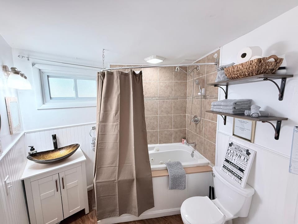 Toilet, Bathroom, Bath, towels