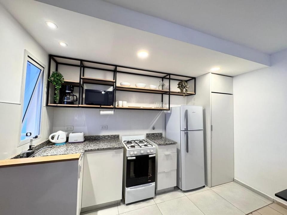 Coffee/tea facilities, Kitchen or kitchenette, oven, toaster