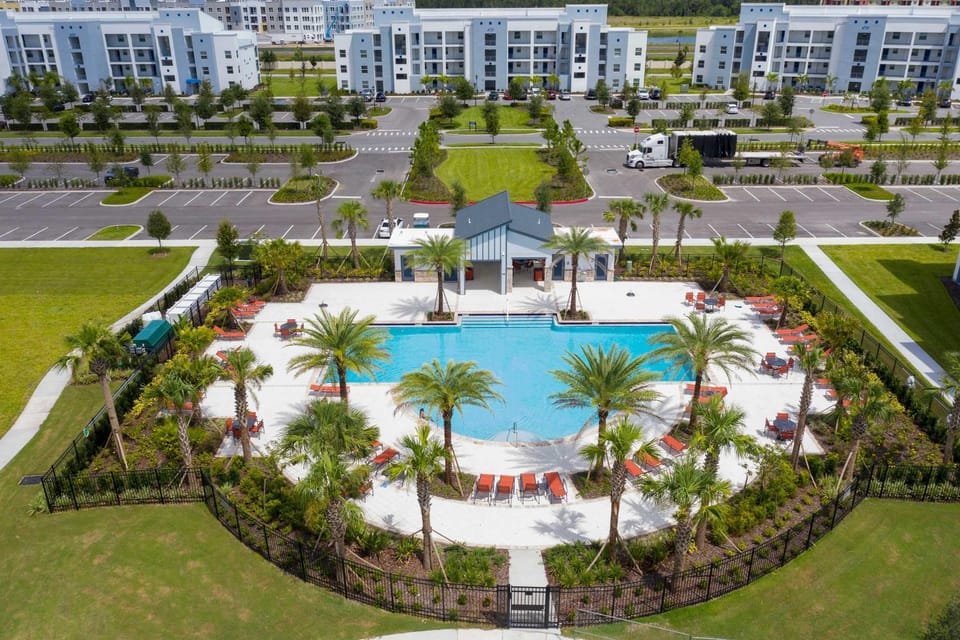 Cozy & Stylish 2BR Condo Prime Storey Lake Spot Apartment in Kissimmee