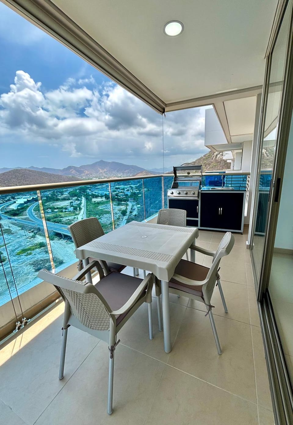 Natural landscape, View (from property/room), Balcony/Terrace, Kitchen or kitchenette, Seating area, Dining area, Mountain view, Sea view