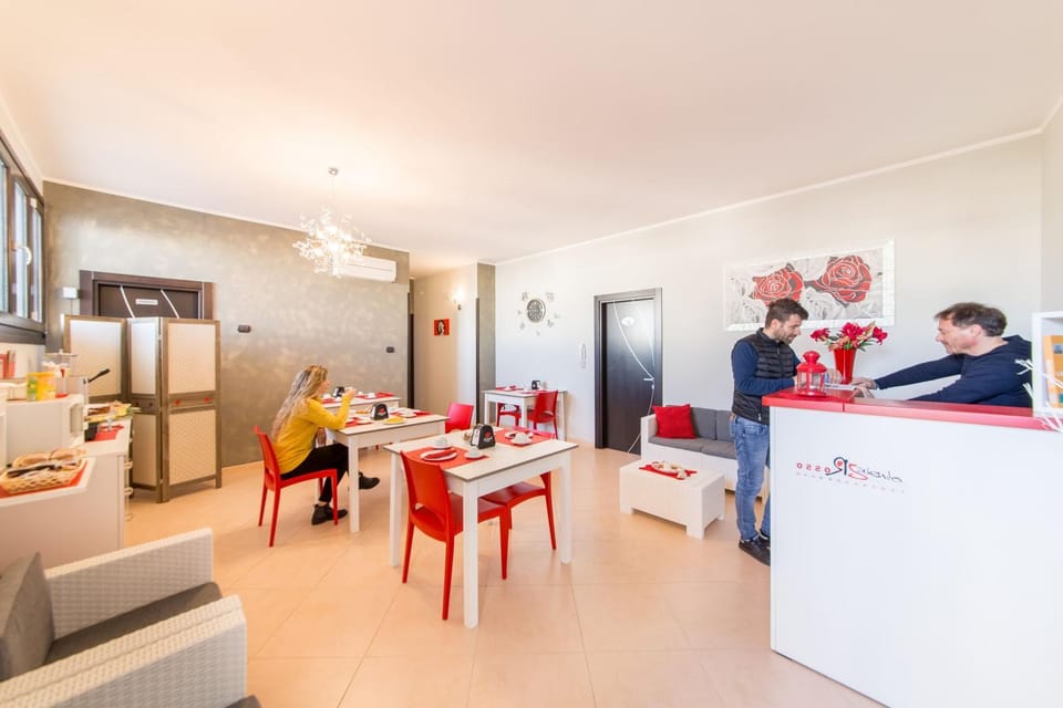 Communal lounge/ TV room, Lobby or reception, Communal kitchen, Area and facilities