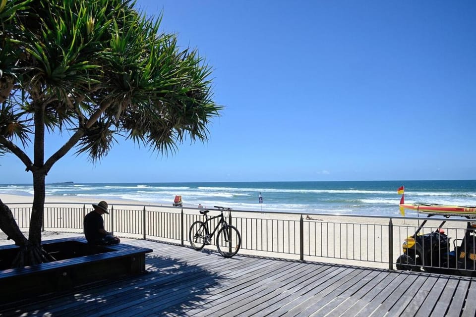 Bradman Ave Gem - River Views & Outdoor Activities Apartment in Maroochydore