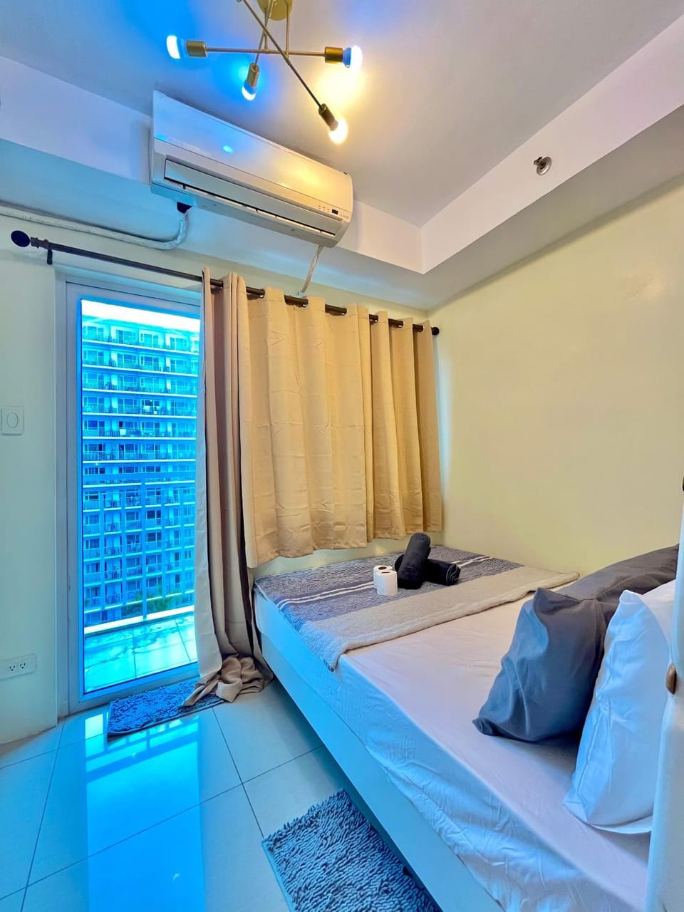 Bed, Bedroom, air conditioner