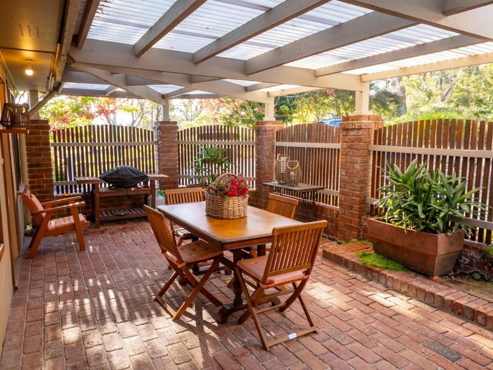 Patio, Day, BBQ facilities, Garden, Balcony/Terrace, Seating area, Dining area