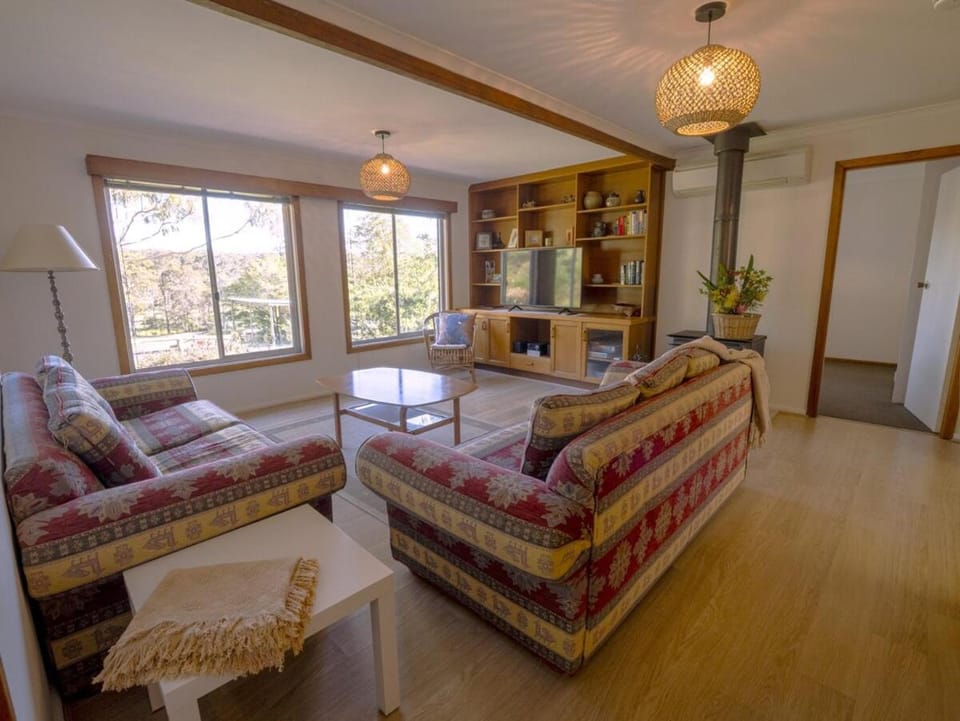 TV and multimedia, View (from property/room), Living room, Seating area, fireplace, air conditioner
