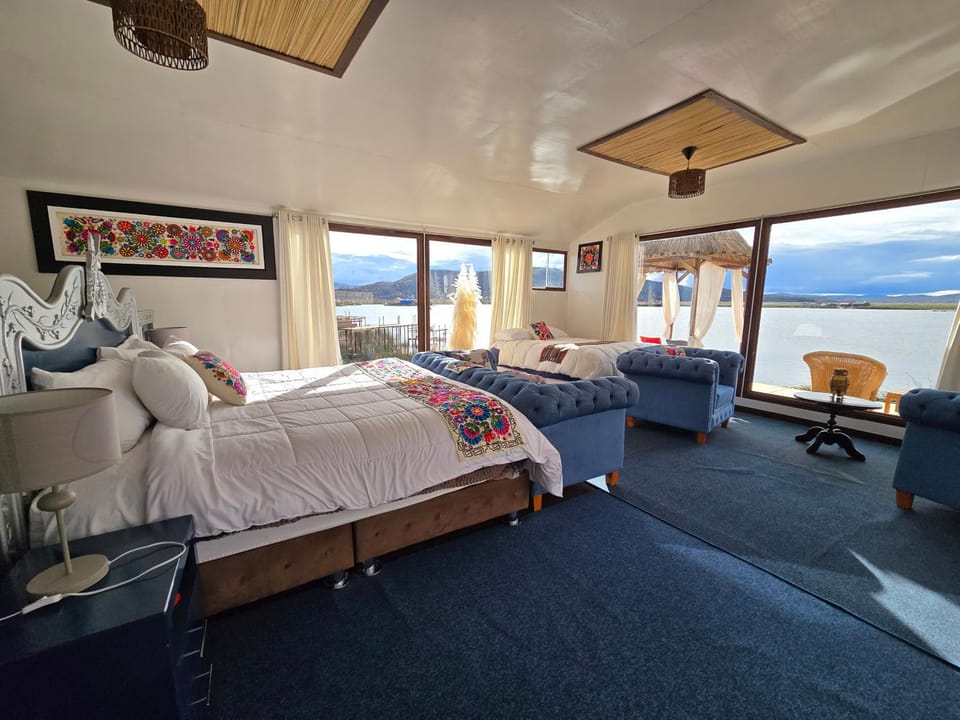 Bed, Lake view, Landmark view
