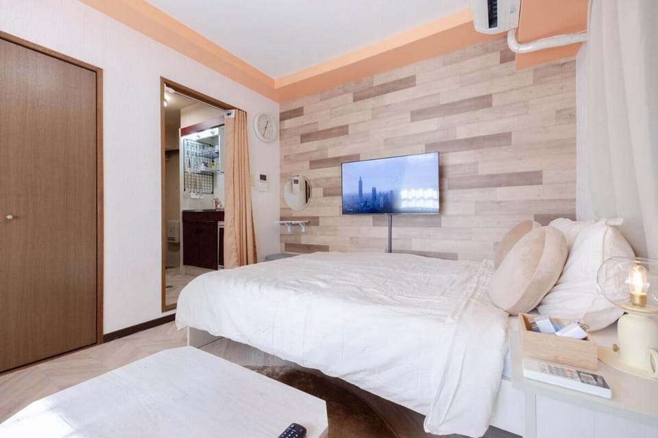rot横浜浅間町4丁目206 Apartment in Yokohama