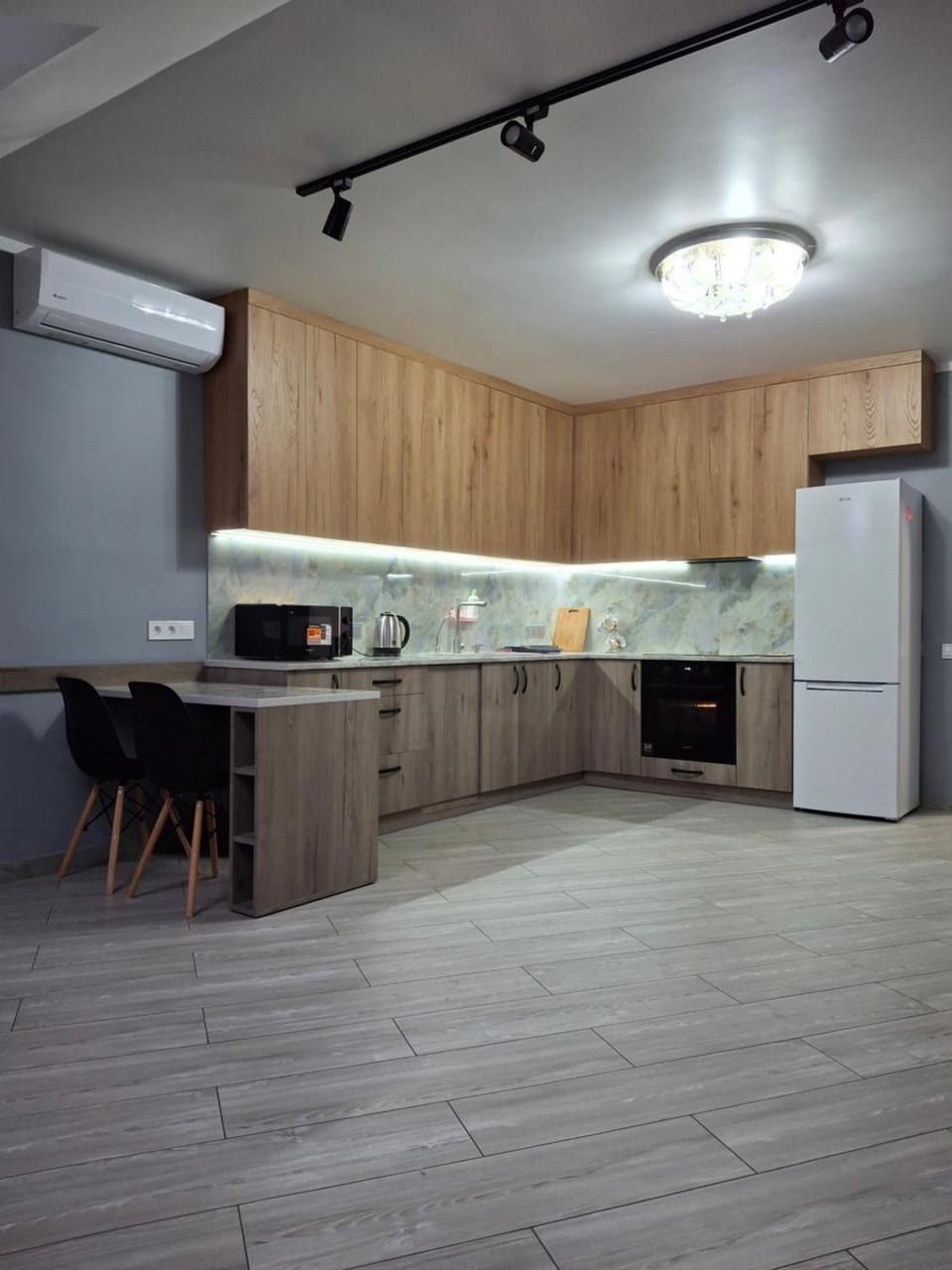 Kitchen or kitchenette, Dining area, oven, pet friendly, stove