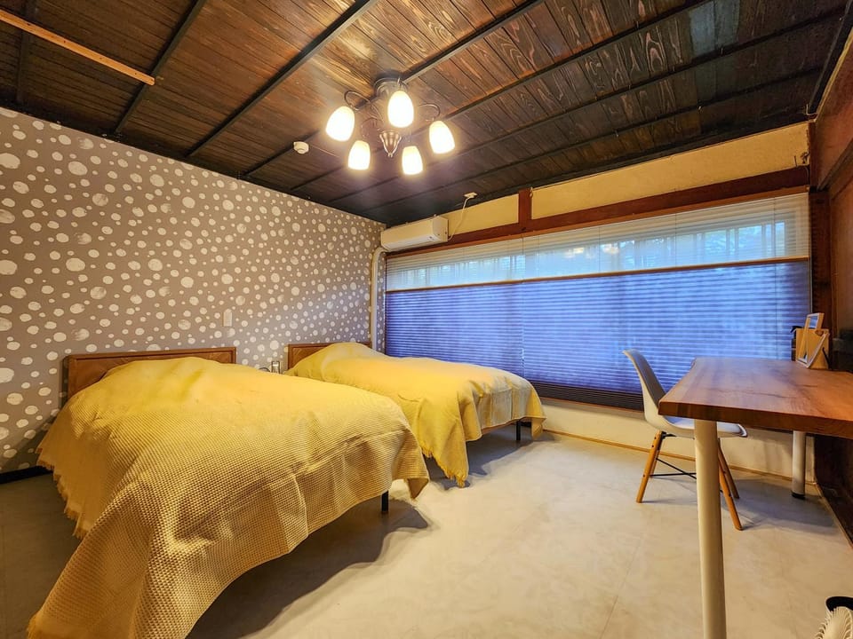 Photo of the whole room, Bedroom