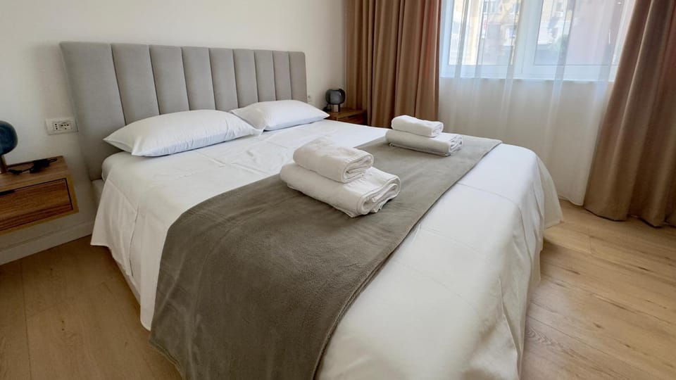 Bedroom, Quiet street view