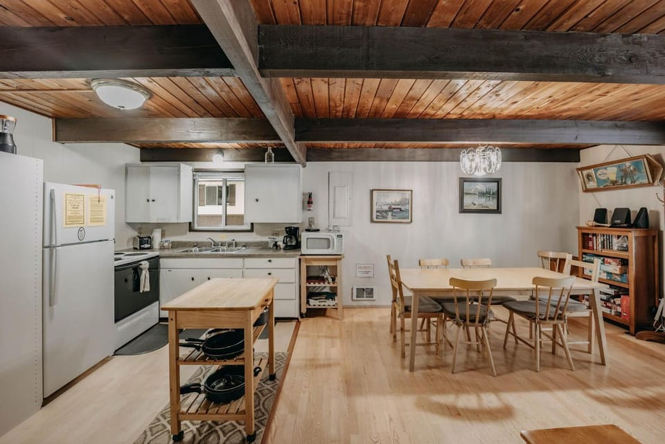 Dining area, microwave, oven, kitchen