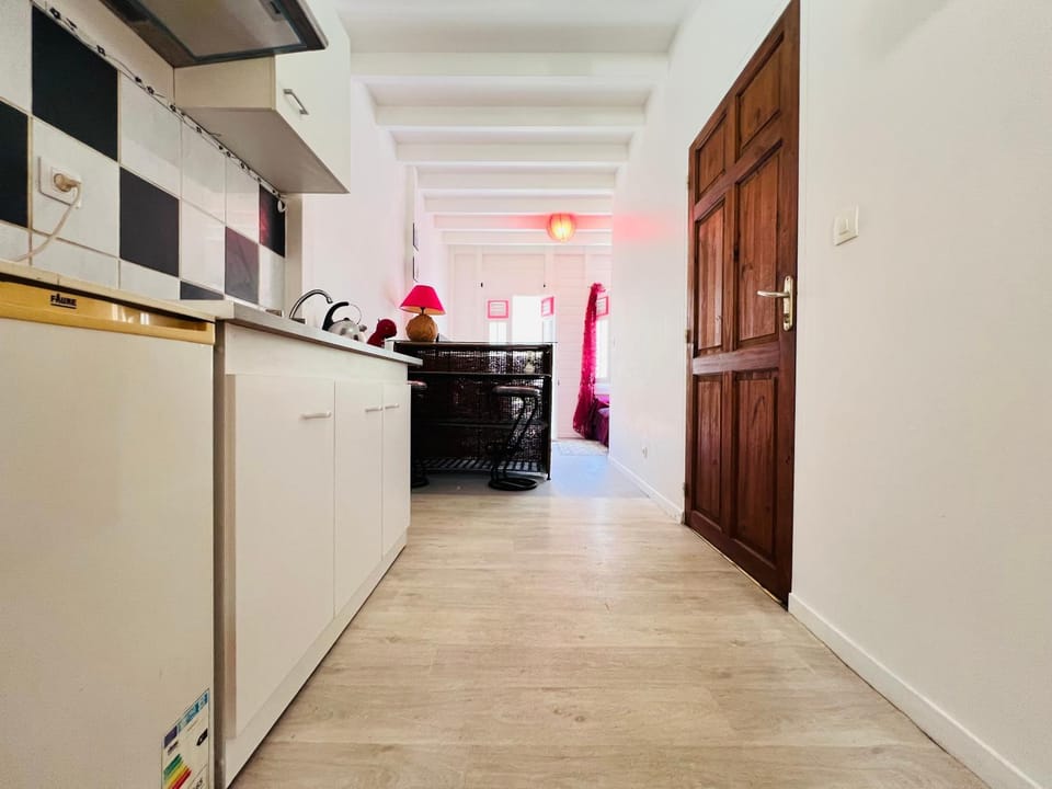 le Soleil Studio lumineux avec balcon centre ville Apartment in Fort-de-France