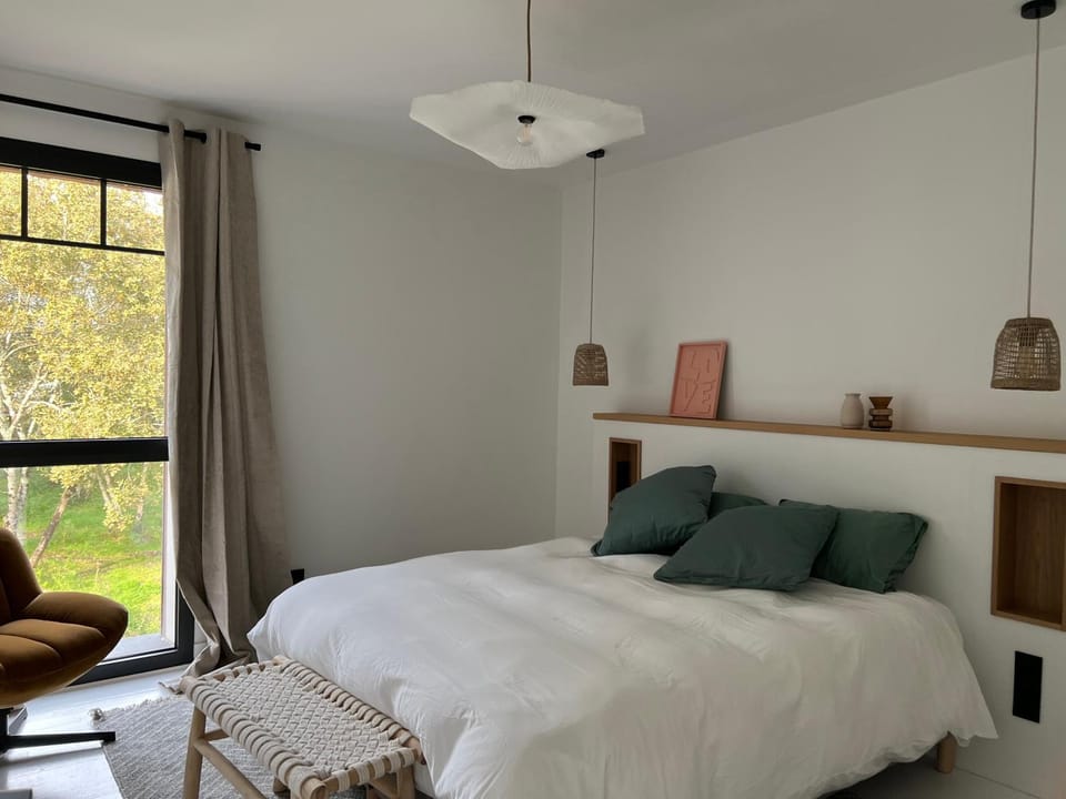 Bed, Photo of the whole room, Bedroom