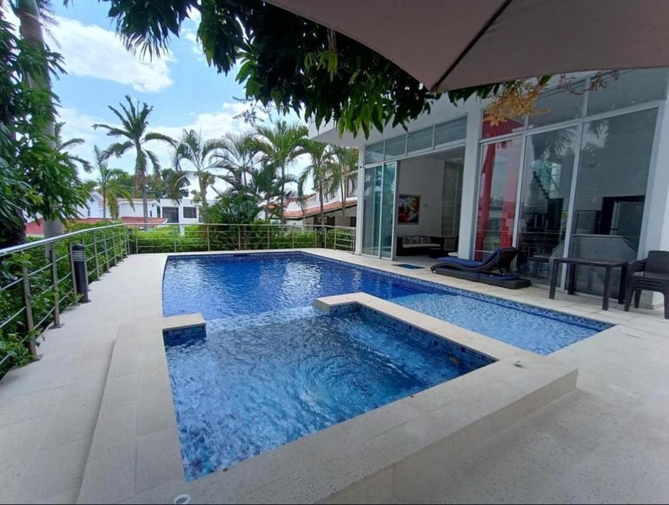 Beautiful house with a private pool House in Melgar