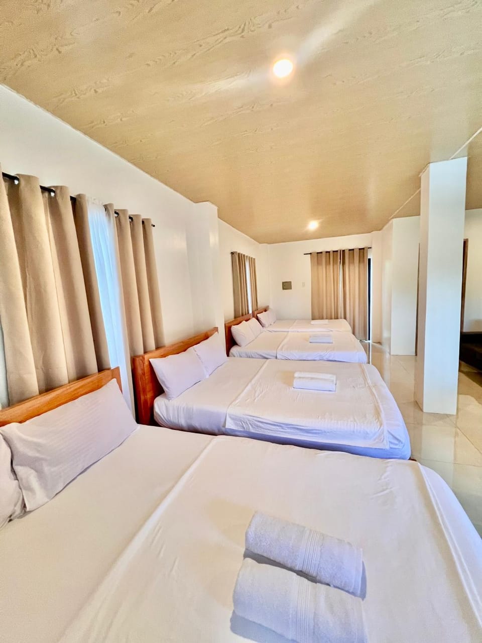 Cozy Family Studio - Ronaldos Inn Twinex Suite Bed and Breakfast in General Luna