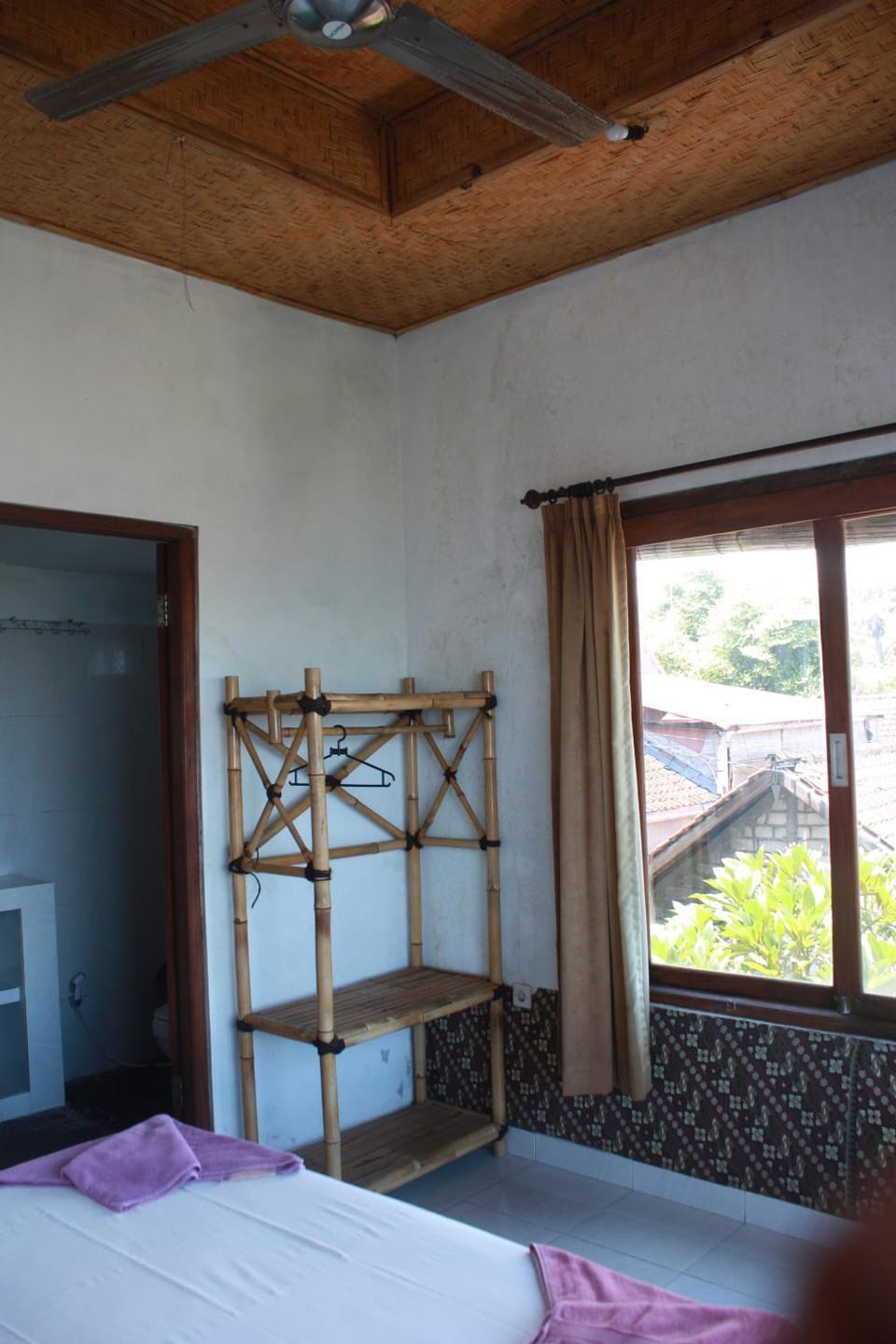 Sony Home Stay Bed and Breakfast in Abang