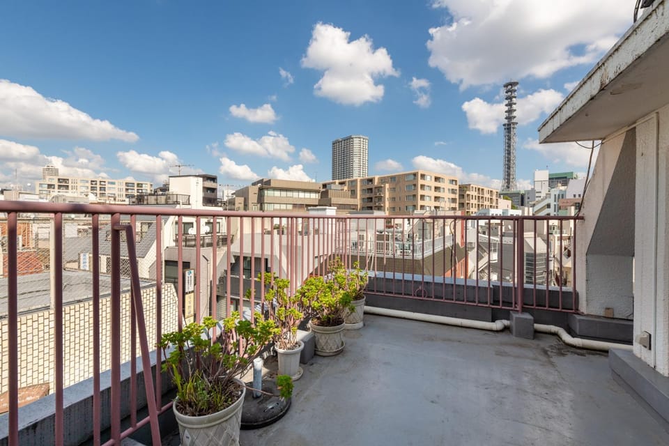 Property building, Day, Balcony/Terrace