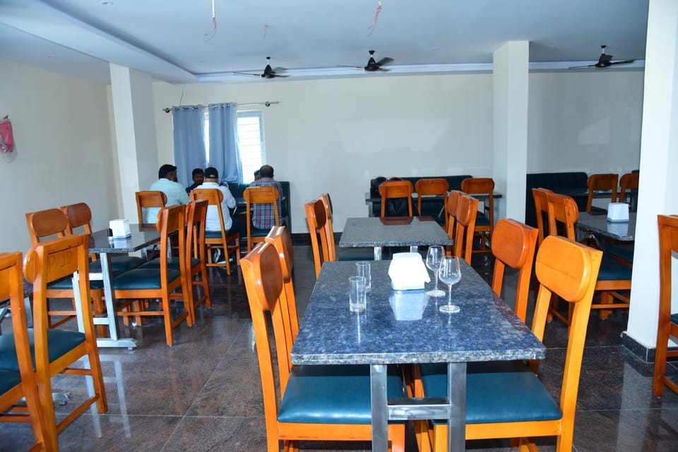 Restaurant/places to eat, Lounge or bar