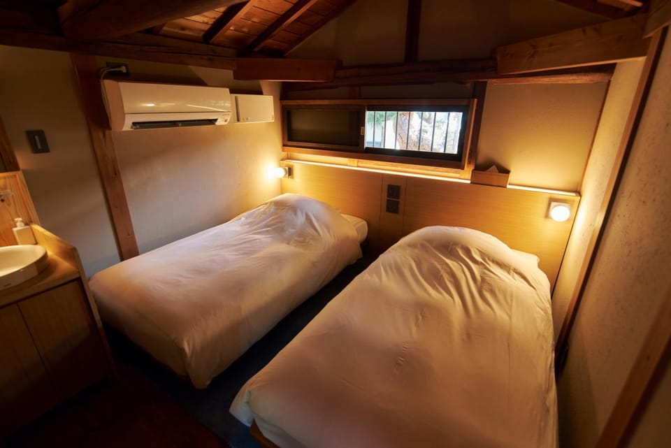 Bed, Bedroom, air conditioner