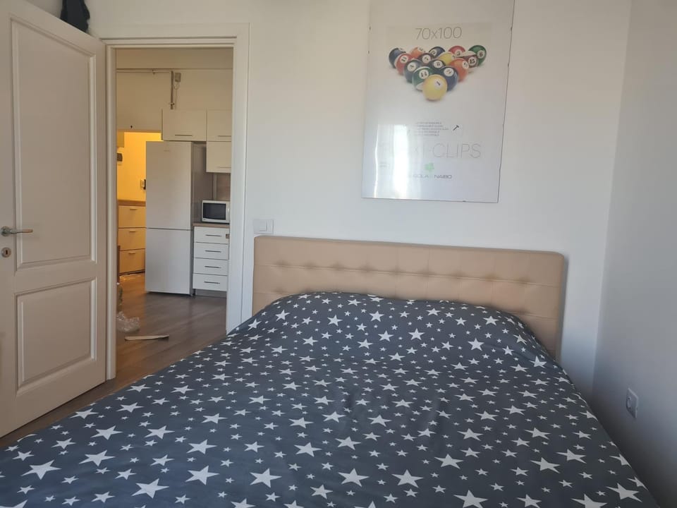 Bed, Photo of the whole room, wardrobe