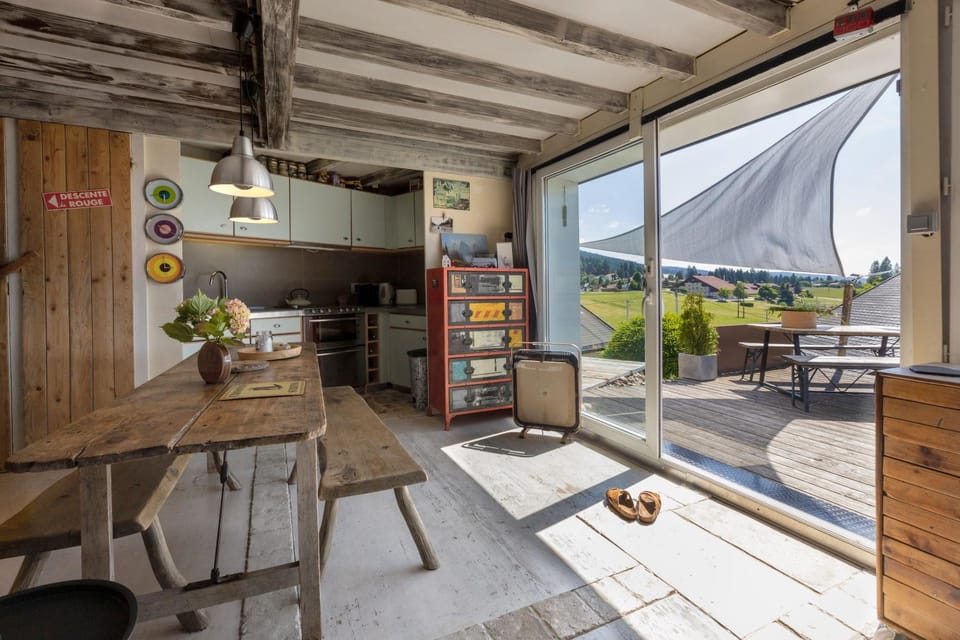 Kitchen or kitchenette, Living room, Seating area, Dining area