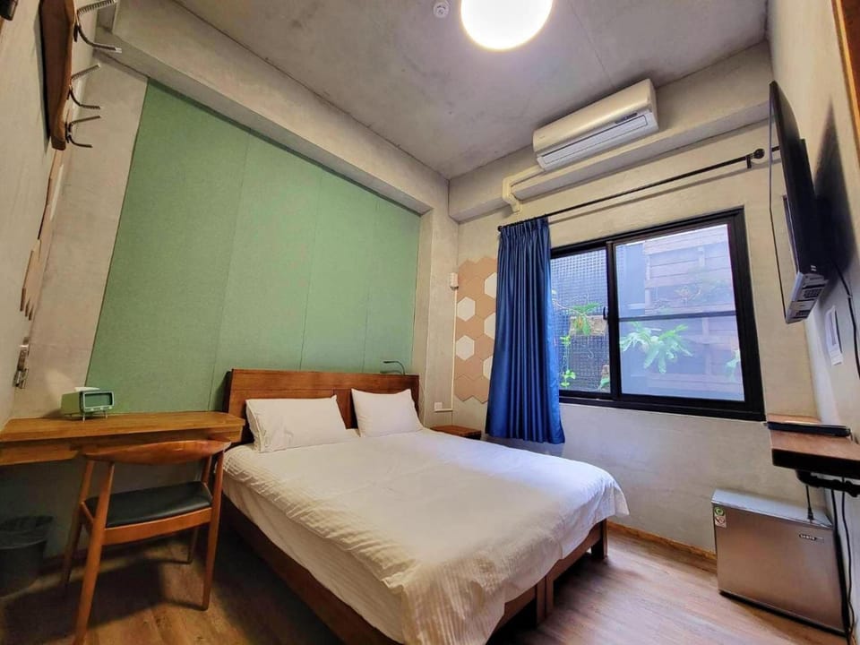 Bed, TV and multimedia, Bedroom, air conditioner