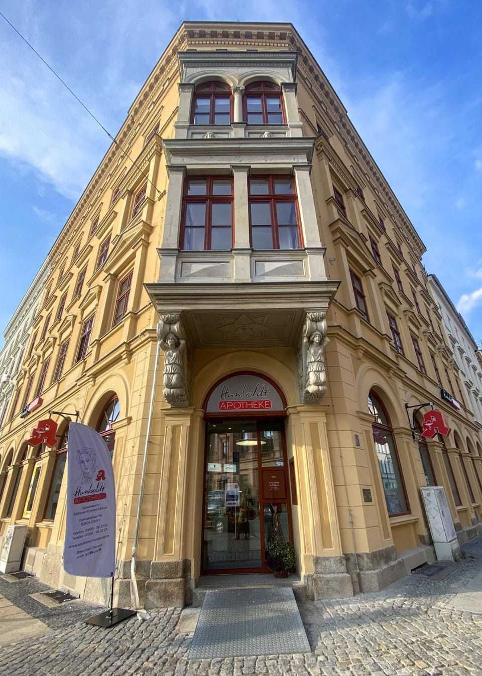 Property building, Facade/entrance