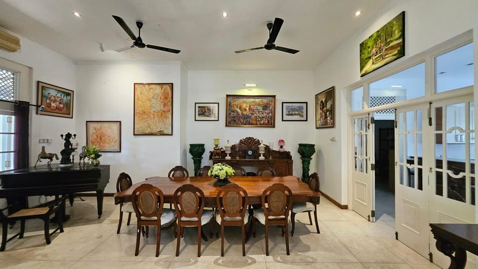 Living room, Decorative detail, Seating area, Dining area