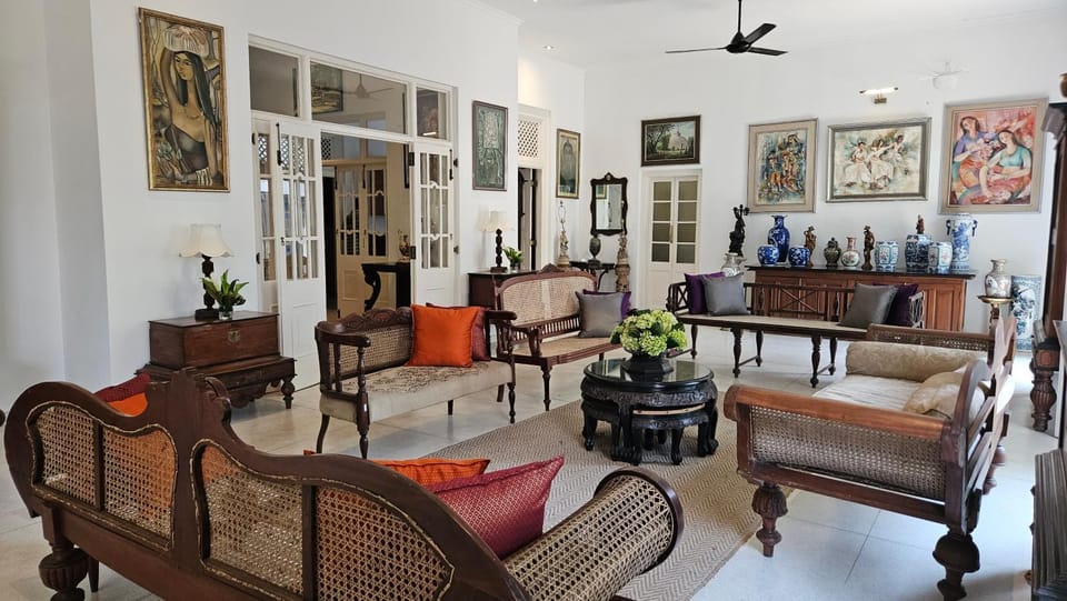 Living room, Seating area