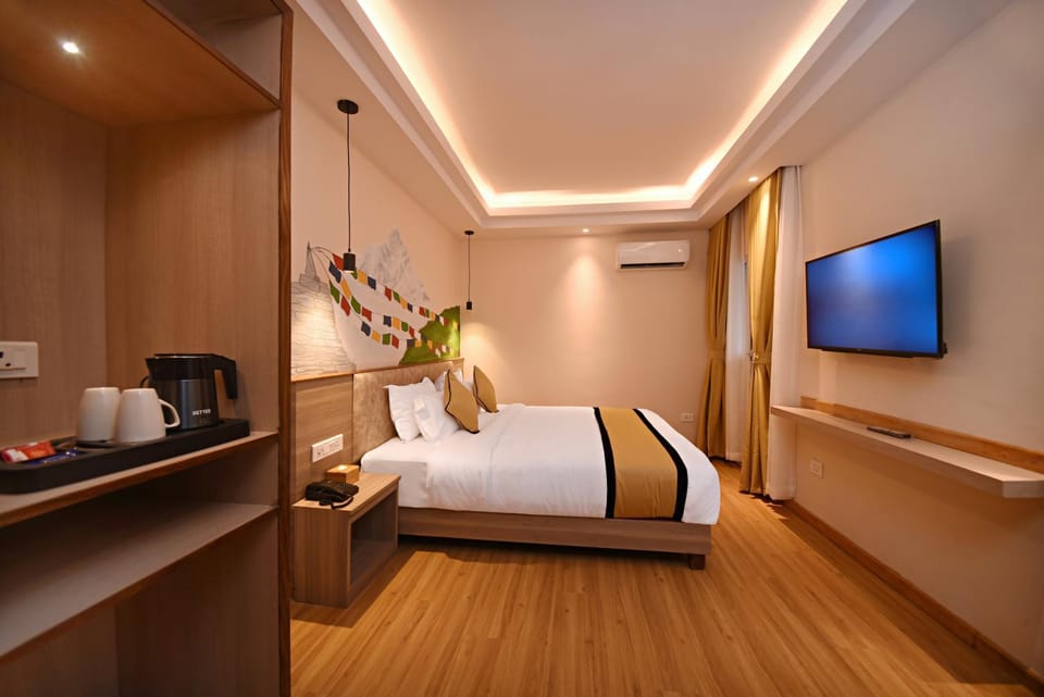 Photo of the whole room, Bedroom