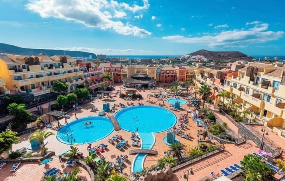 Day, Bird's eye view, Swimming pool, sunbed