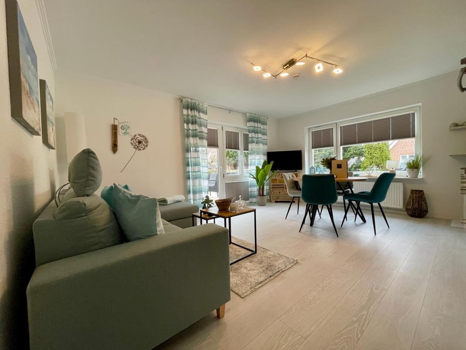Living room, Photo of the whole room, Dining area, Food