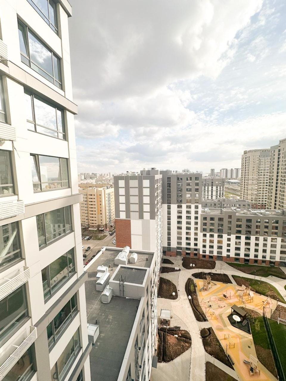 Property building, Day, Neighbourhood, City view, Street view, Location