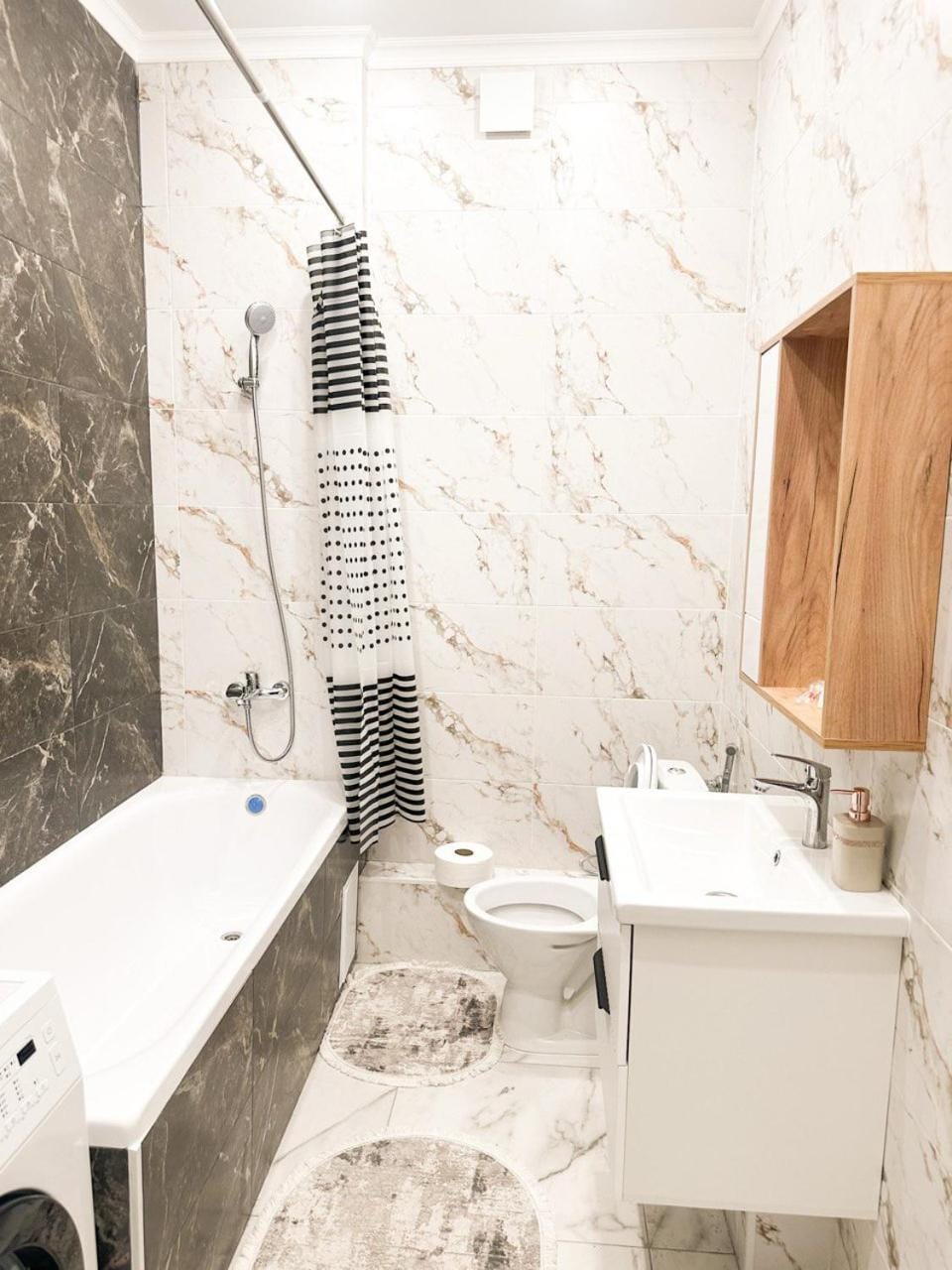 Shower, Toilet, Bathroom, Bath, towels