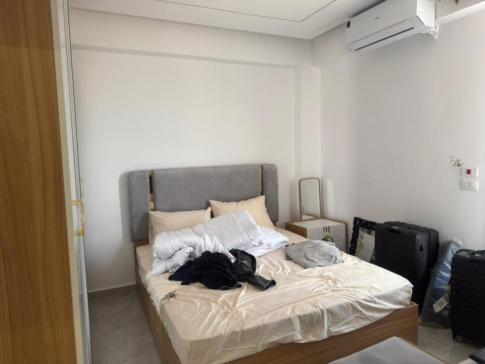 Bed, Bedroom, wardrobe, air conditioner