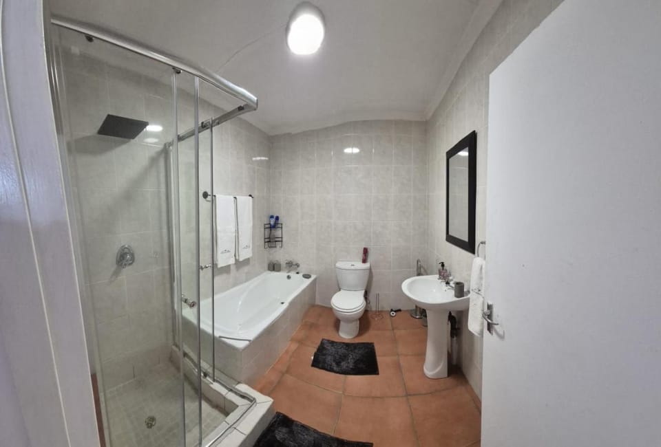 Shower, Toilet, Bathroom, Bath, towels