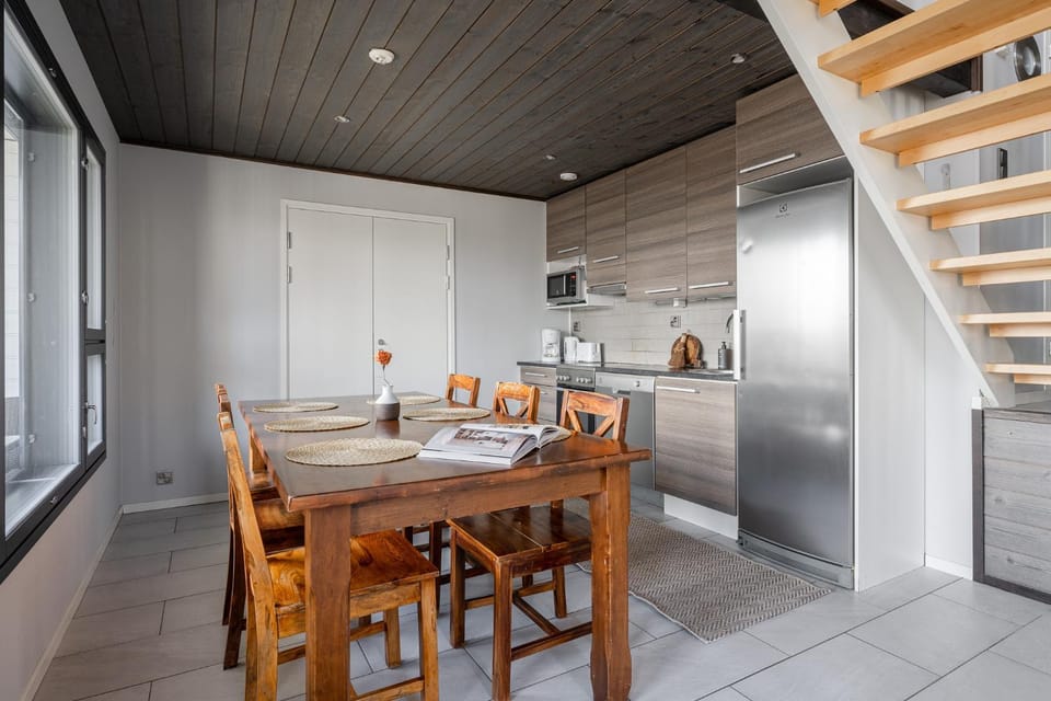 Dining area, kitchen