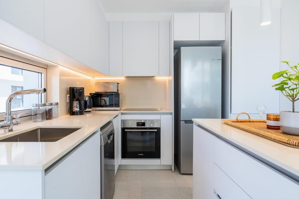 Coffee/tea facilities, Kitchen or kitchenette, dishwasher, microwave, oven, stove, toaster