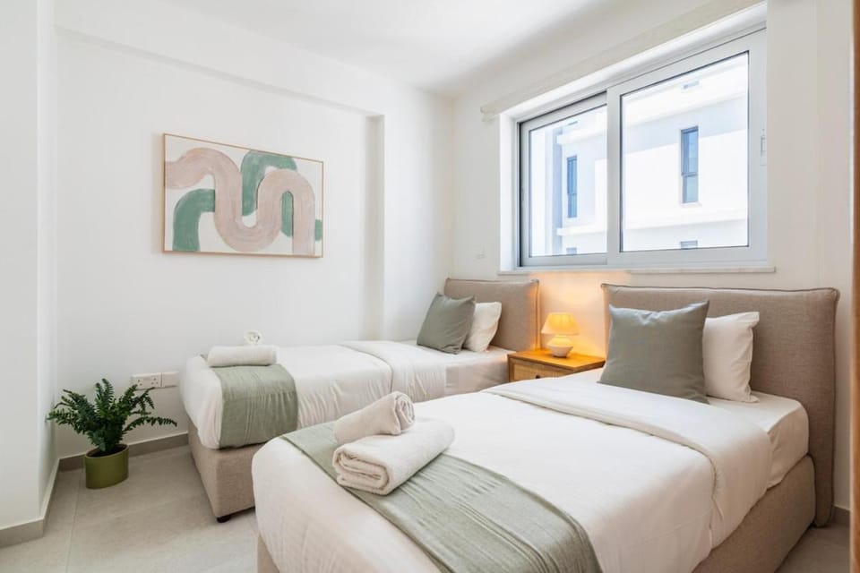 Bed, Photo of the whole room, Bedroom, towels, air conditioner