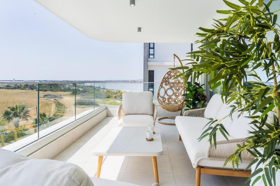 Day, View (from property/room), Balcony/Terrace, Balcony/Terrace, Seating area, Dining area, Lake view