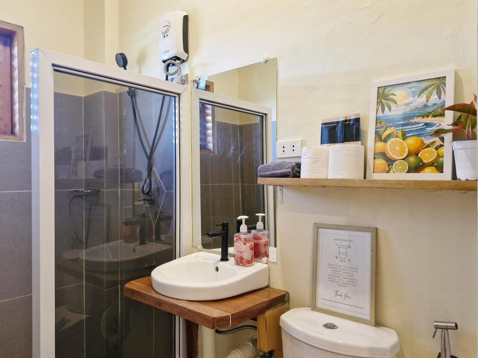 Shower, Toilet