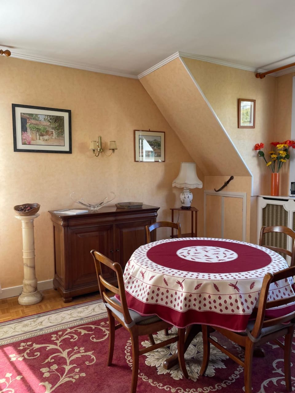 Living room, Dining area