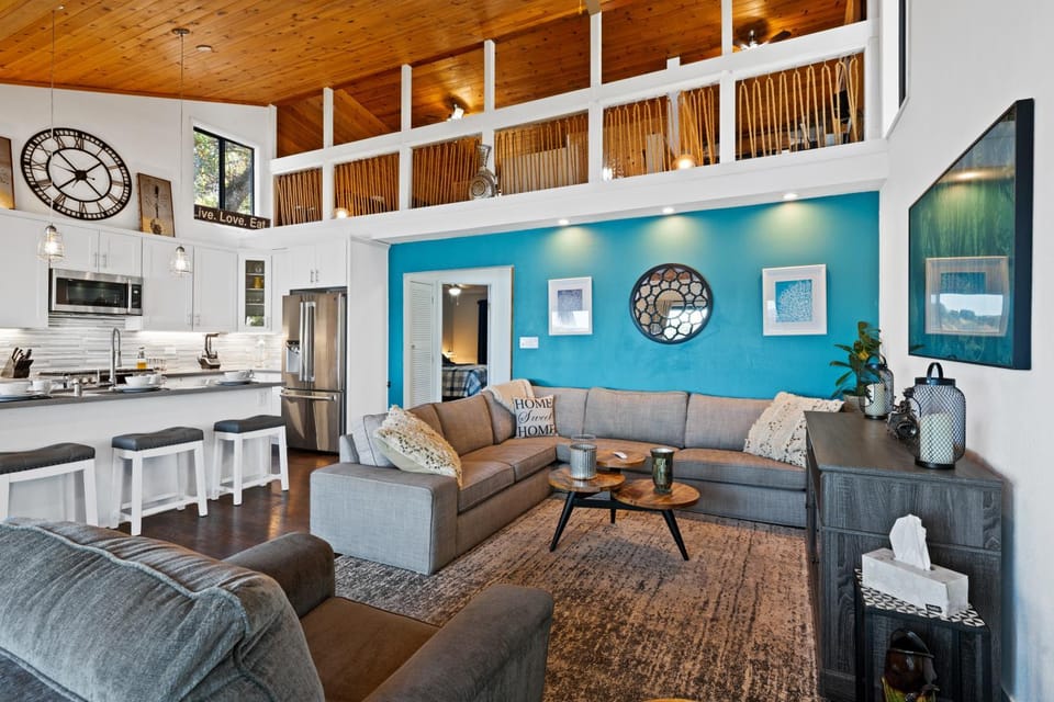 TV and multimedia, Kitchen or kitchenette, Living room, Seating area, minibar, pet friendly, stove