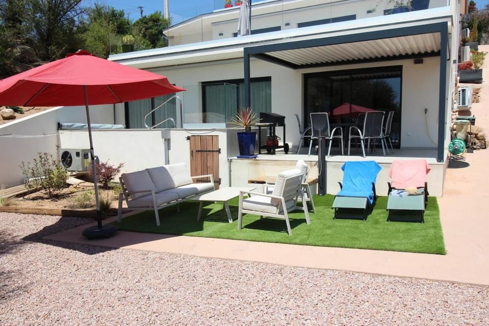 Villa piscine privée 100m2 6 pers SCANDOLA Les Terrasses de Ruppione Villa in Corsica