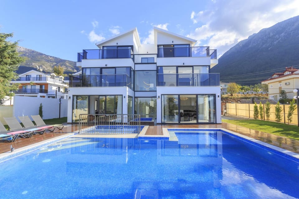 Property building, Swimming pool
