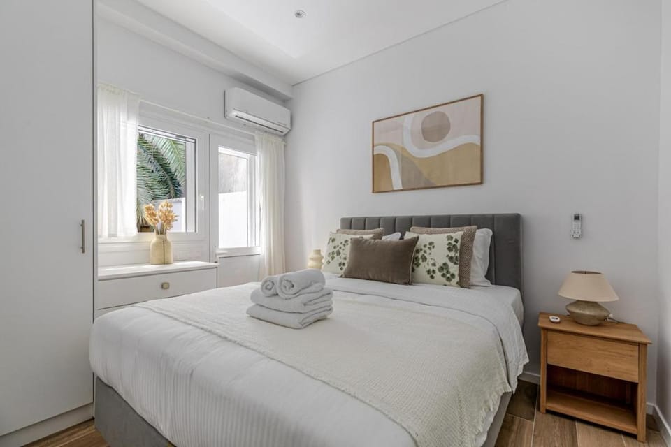 Bed, Photo of the whole room, Bedroom, towels, air conditioner