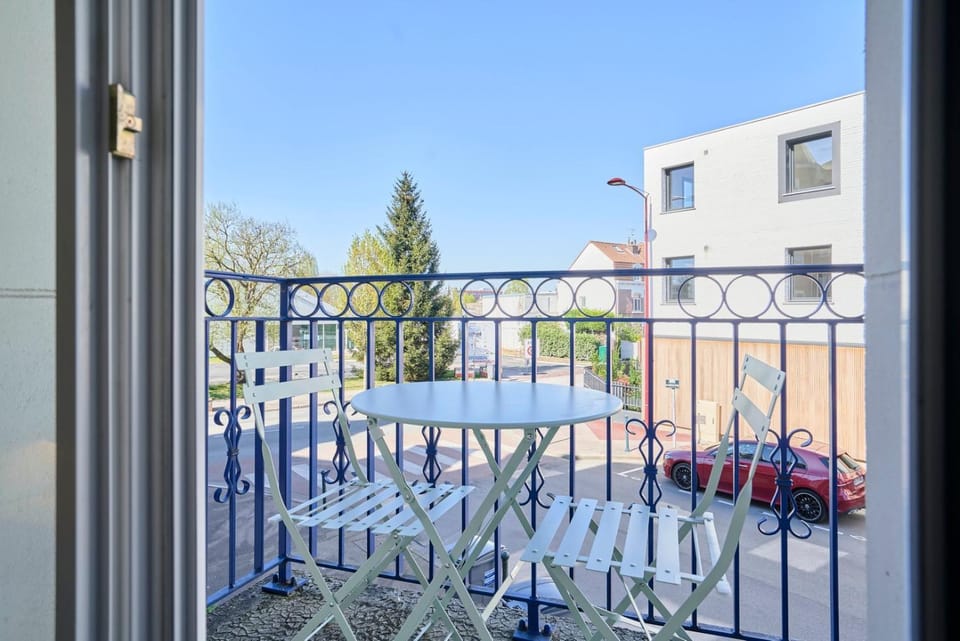 Appartement une chambre avec 3 balcons et parking Apartment in Lille