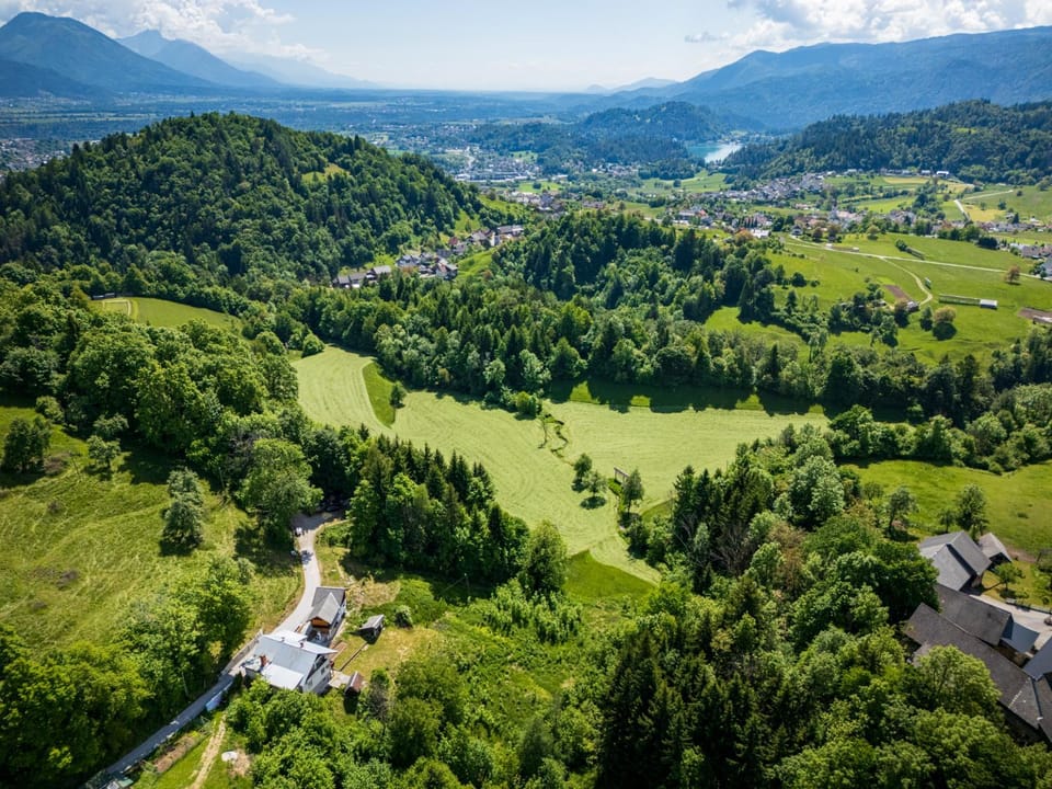 Day, Neighbourhood, Natural landscape, Mountain view